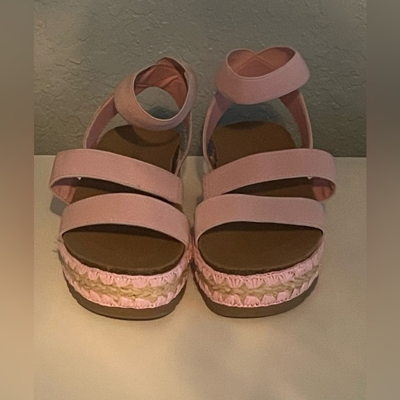 Steve Madden
Krissy Sandal
NWOT
Size 13
Pink Platform Sandals - Picture 2 of 5